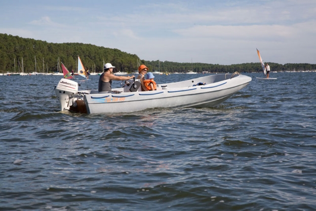  Manejar un barco a motor Maubuisson 